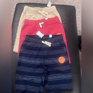 The Children’s Place Boys Size 7 Red, Khaki and Navy Shorts.